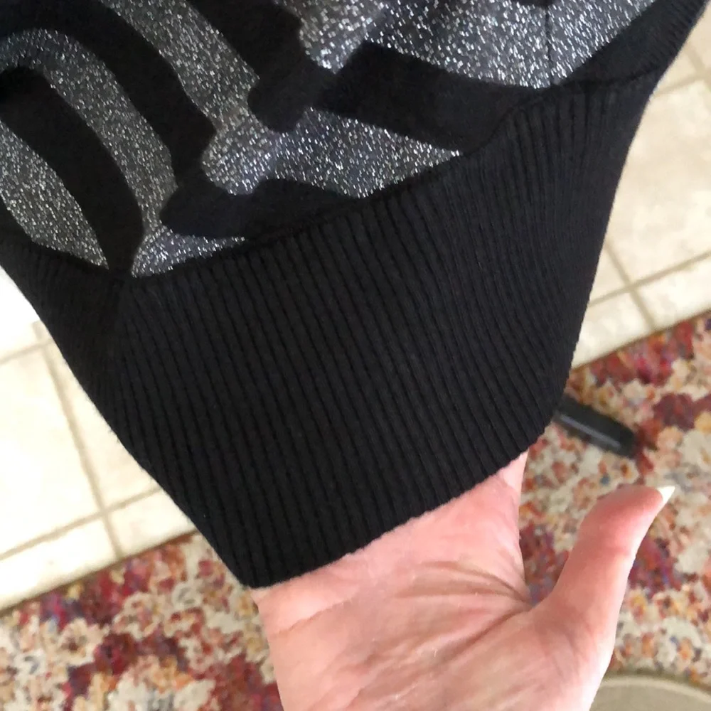 New Joan Vass women’s shimmer top. Size 2X. Black and metallic silver shimmer. - Picture 9 of 9